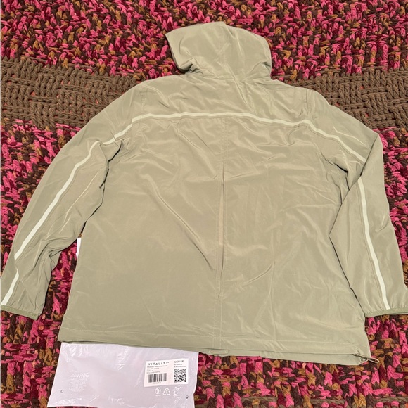 vitality prime windbreaker in matcha - Picture 2 of 12
